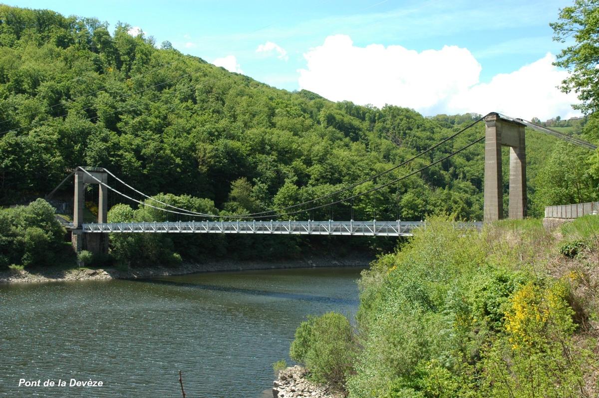 Fiche média no. 112951 Pont de la DEVEZE sur le Brézons (lac de retenue du barrage de Sarrans) entre Paulhenc (15230, Cantal) et Thérondels (12600, Aveyron), mise en service:1935