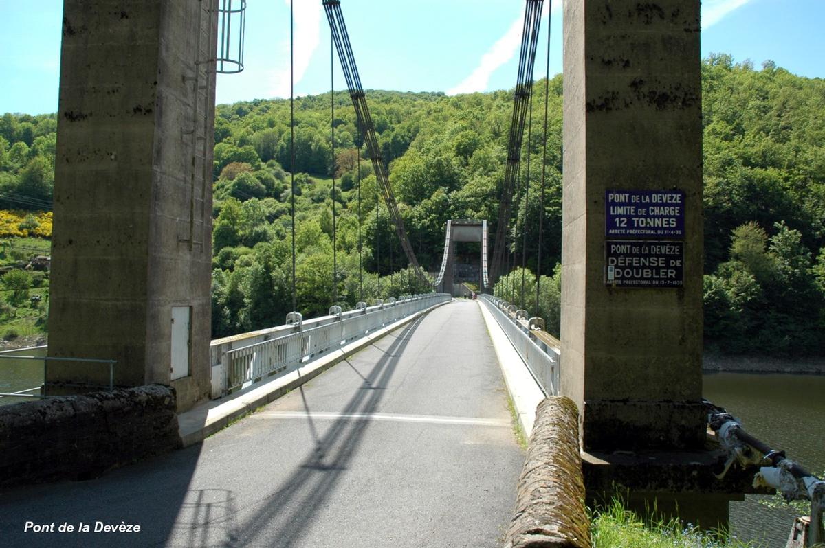 Fiche média no. 112953 Pont de la DEVEZE sur le Brézons (lac de retenue du barrage de Sarrans) entre Paulhenc (15230, Cantal) et Thérondels (12600, Aveyron), mise en service:1935