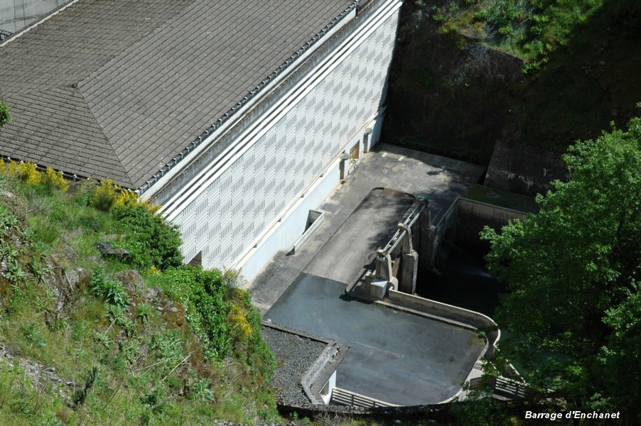 Barrage d'ENCHANET (15, Cantal) – la centrale hydroélectrique 
