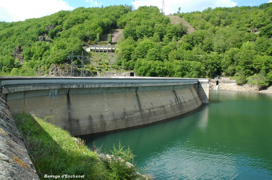 Barrage d'ENCHANET (15, Cantal) – vue amont 