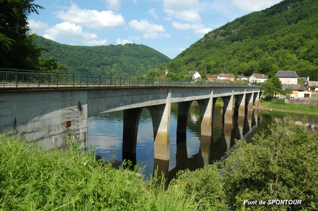 Pont de SPONTOUR, sur la Dordogne (retenue du barrage de Chastang), entre Soursac (19550, Corrèze) et Rilhac-Xaintrie (19220, Corrèze) 
