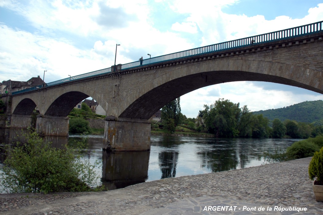 ARGENTAT (19400, Corrèze) – le Pont de la République, sur la Dordogne, construit en 1892-1893 