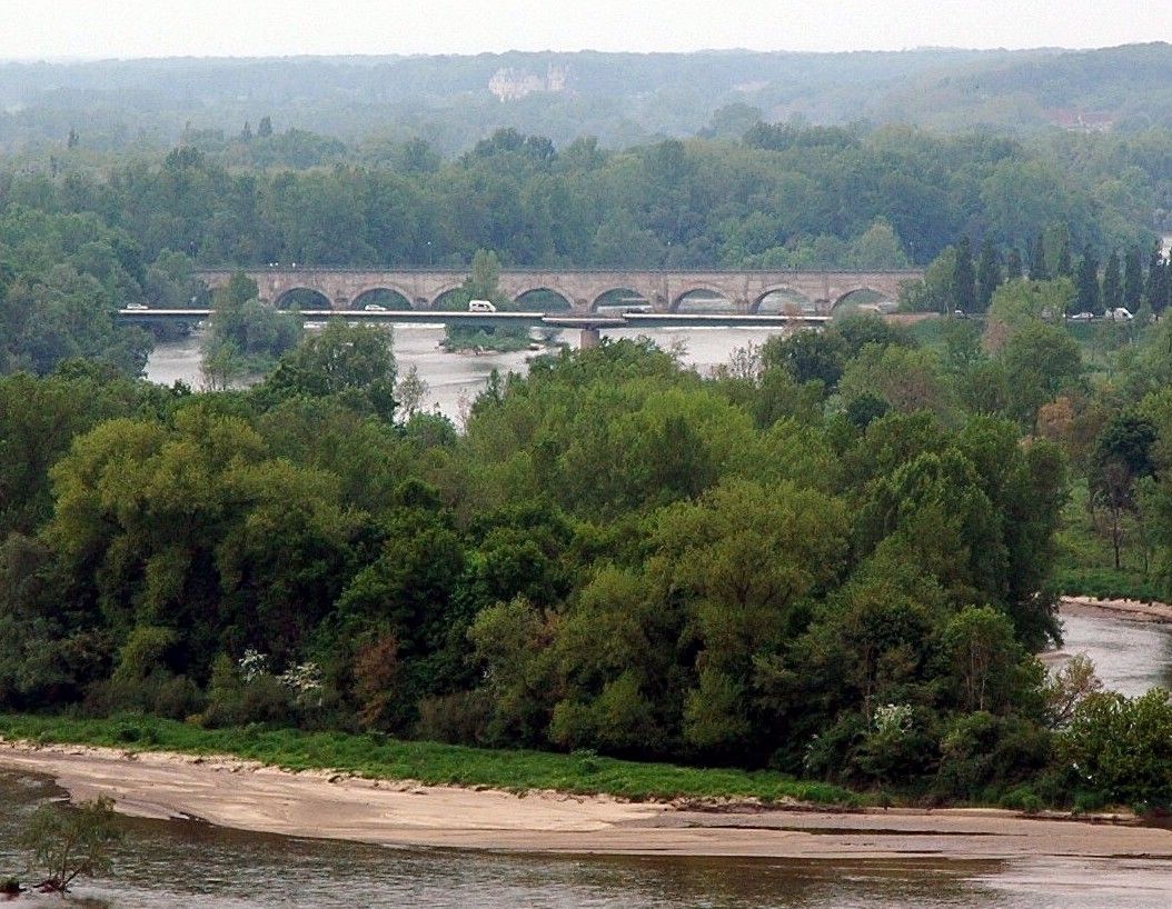Fiche média no. 140327 Pont-canal du Guetin (canal latéral de la Loire) et pont de la D976 , au lieu-dit «Bec d'Allier» (confluent de l'Allier et de la Loire), entre les départements Nièvre et Cher