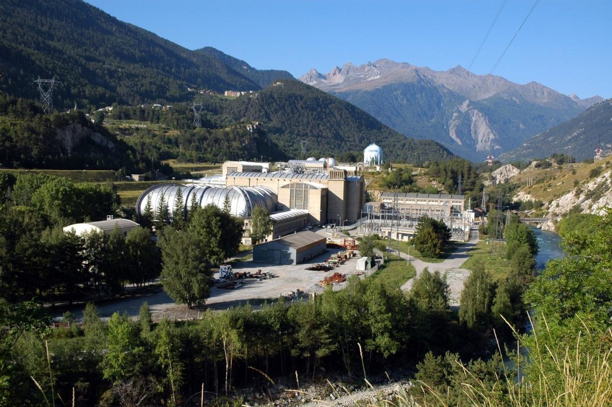 Fiche média no. 148651 Communes AVRIEUX et VILLARODIN-le BOURGET (73500, Savoie, Rhône-Alpes) - Installations de l'ONERA (Office national d'études et de recherches aérospatiales), en plus de la grande soufflerie subsonique le site comprend trois souffleries supersoniques