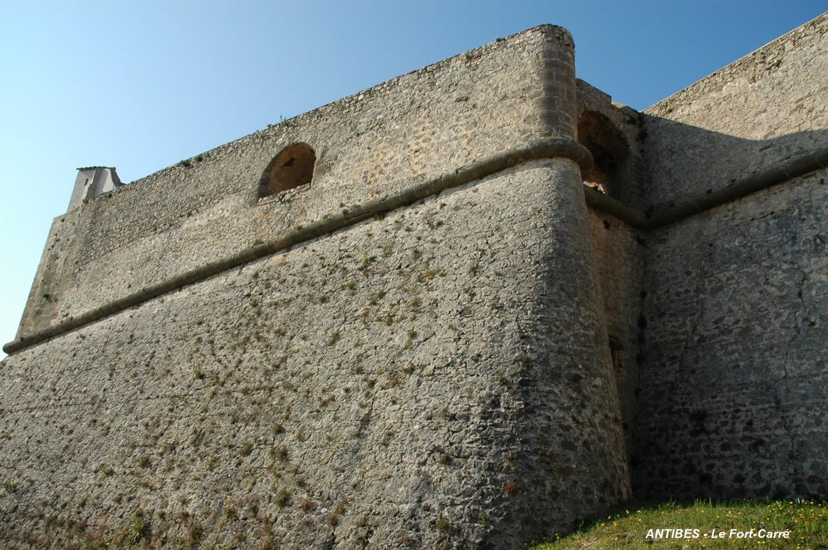ANTIBES (06, Alpes-Maritimes) – Le fort Championnet, ou Fort-Carré, vue sur l'orillon et le redan avec embrasure du bastion Est 