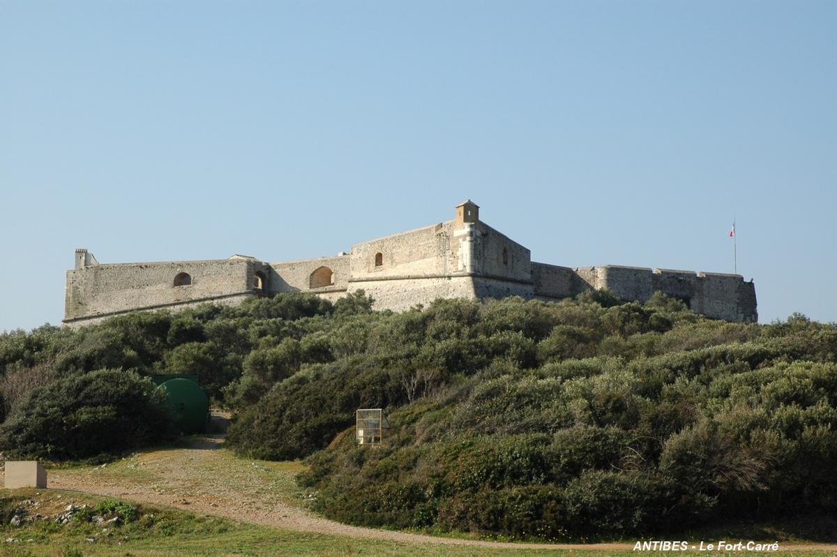 ANTIBES (06, Alpes-Maritimes) – Le fort Championnet, ou Fort-Carré, vu du nord 