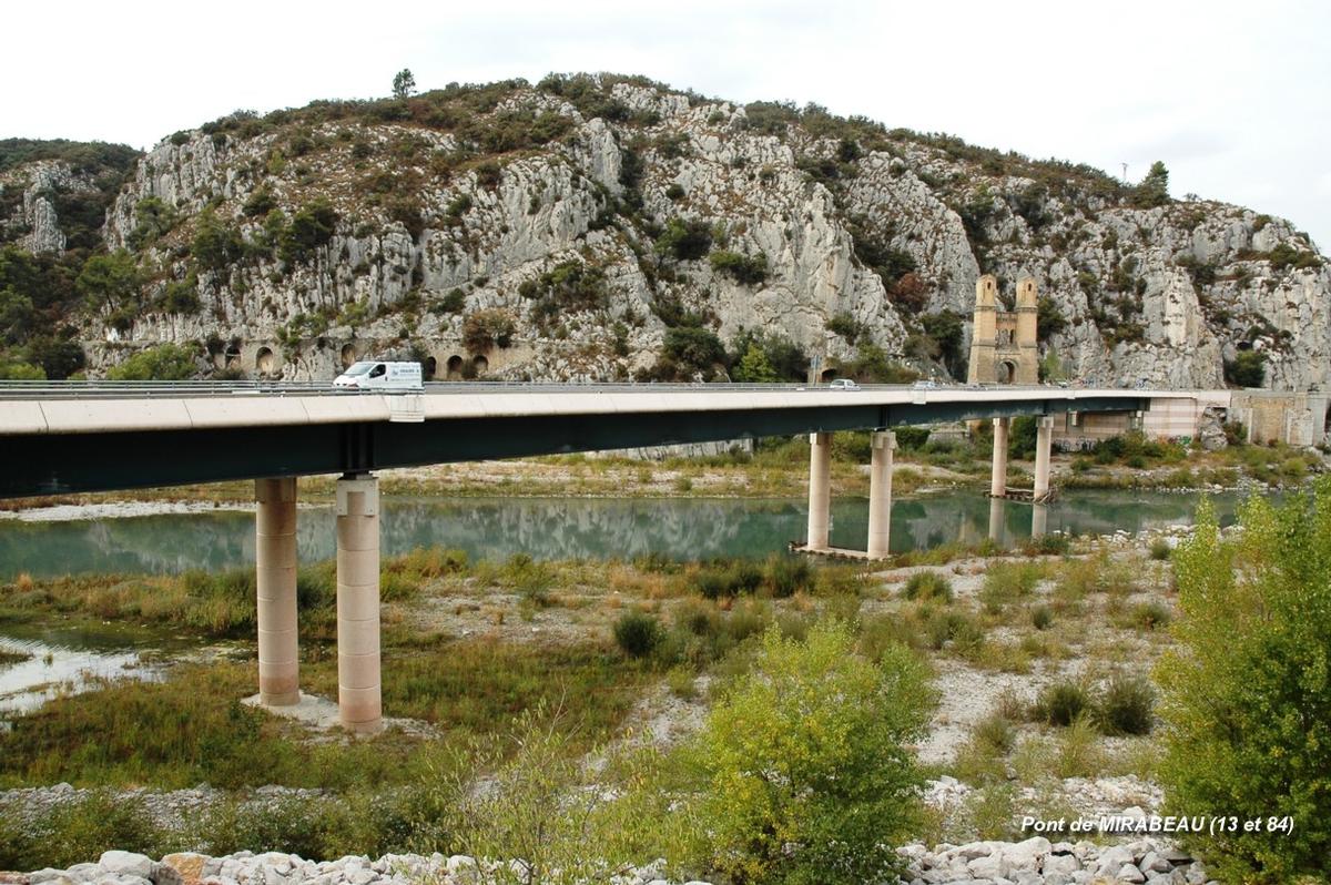 Défilé de MIRABEAU (13, Bouches-du-Rhône et 84, Vaucluse) – Pont de la route N 96 sur la Durance 
