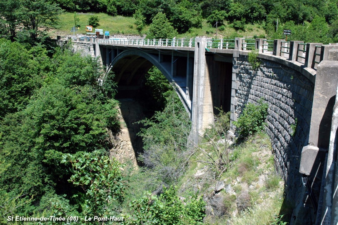 SAINT-ETIENNE-DE-TINEE (06, Alpes-Maritimes) – Le « Pont-Haut » sur la Tinée, route RD 2205 