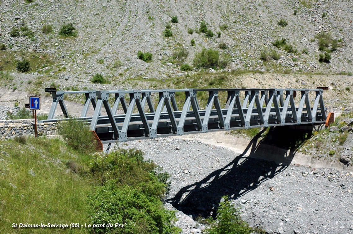 SAINT-DALMAS-LE-SELVAGE (06, Alpes-Maritimes) – Le Pont du Pra, sur le vallon de Salso-Moreno, route RD 64 