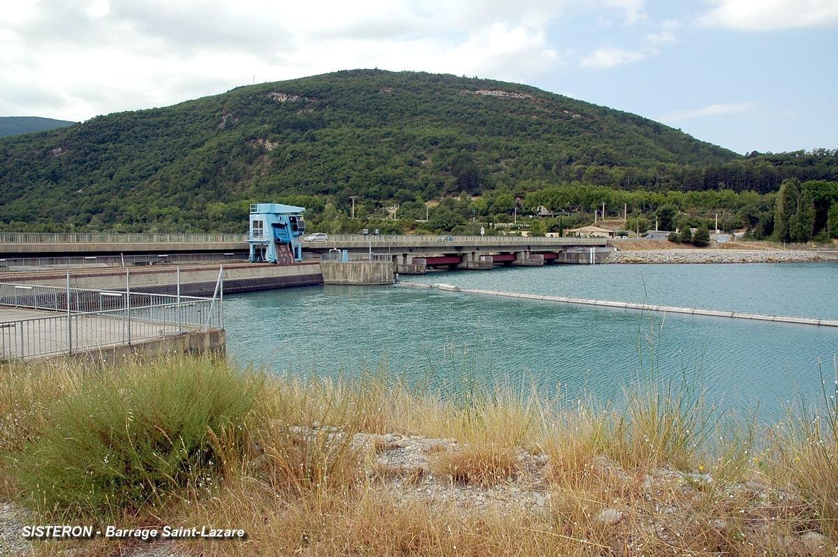 Fiche média no. 94284 Aménagement hydroélectrique de SALIGNAC (commune de Sisteron, 04200) - Barrage de Saint-Lazare, vue amont, à gauche: la grille du canal de Salignac