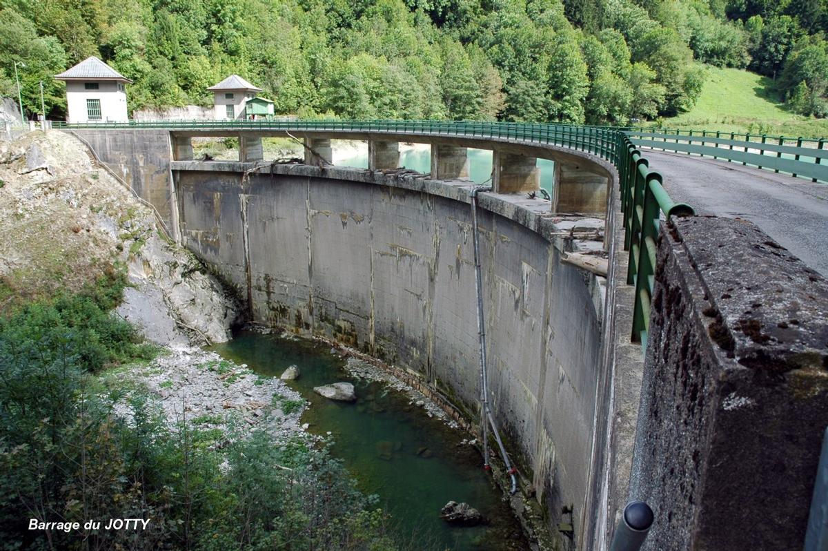 LA VERNAZ (74200, Haute-Savoie) – Barrage du Jotty, après une crue 