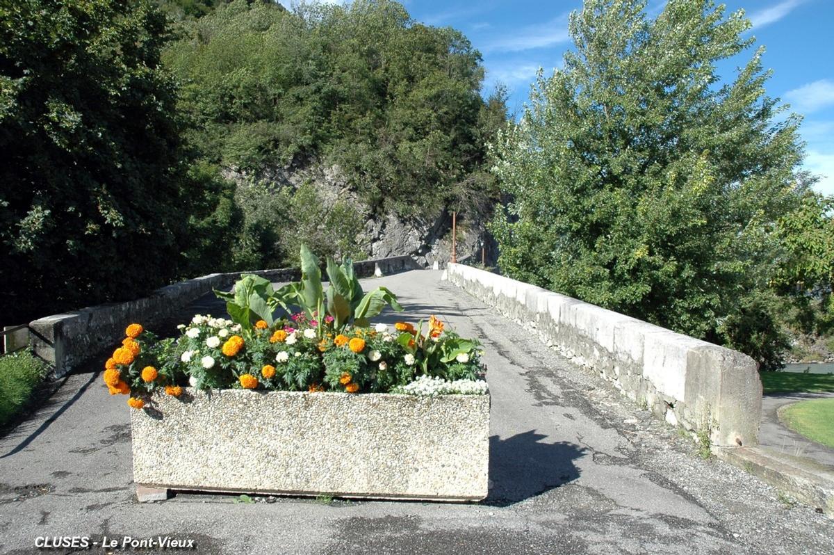 CLUSES (74300, Haute-Savoie) – Pont-Vieux sur l'Arve 