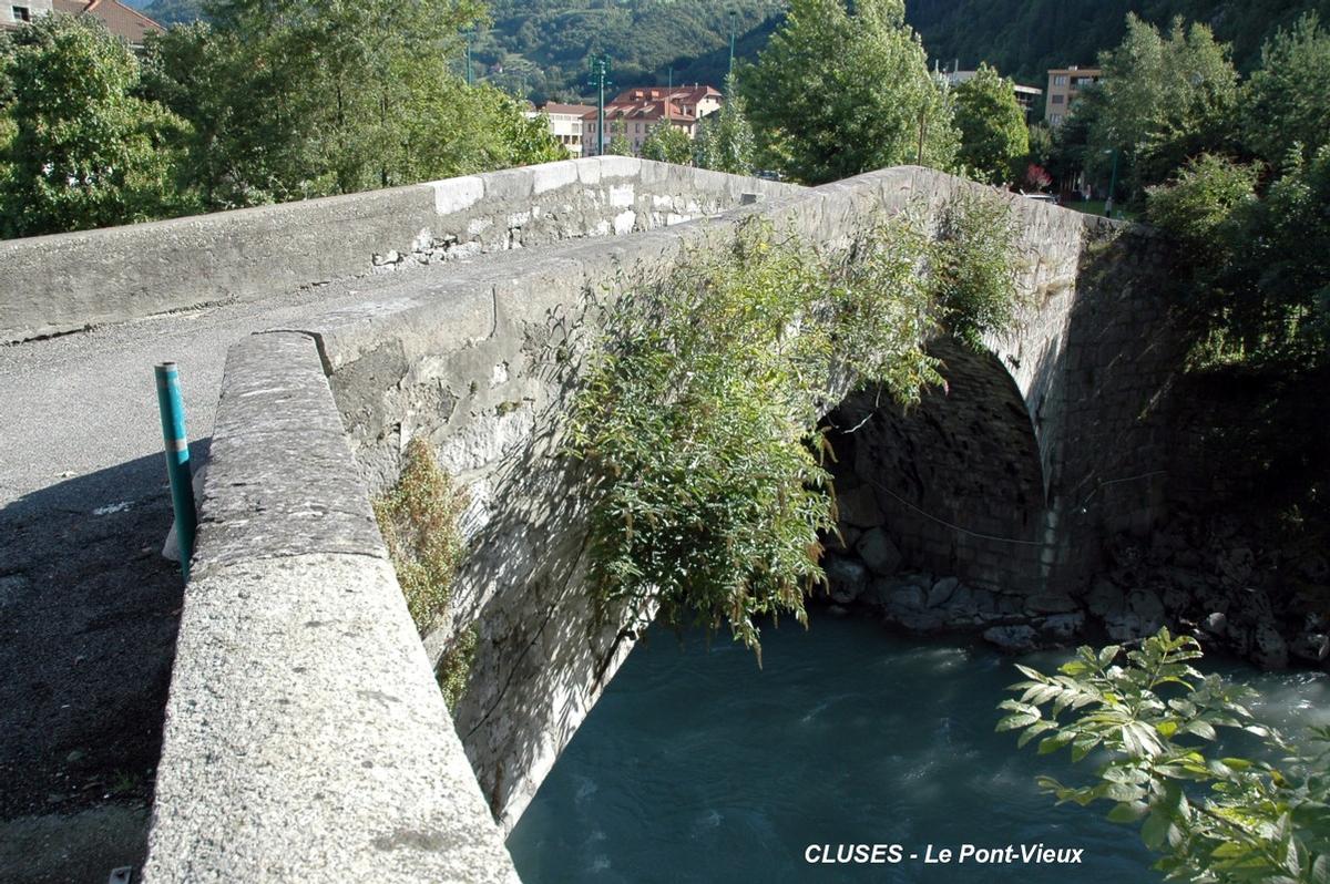 CLUSES (74300, Haute-Savoie) – Pont-Vieux sur l'Arve 