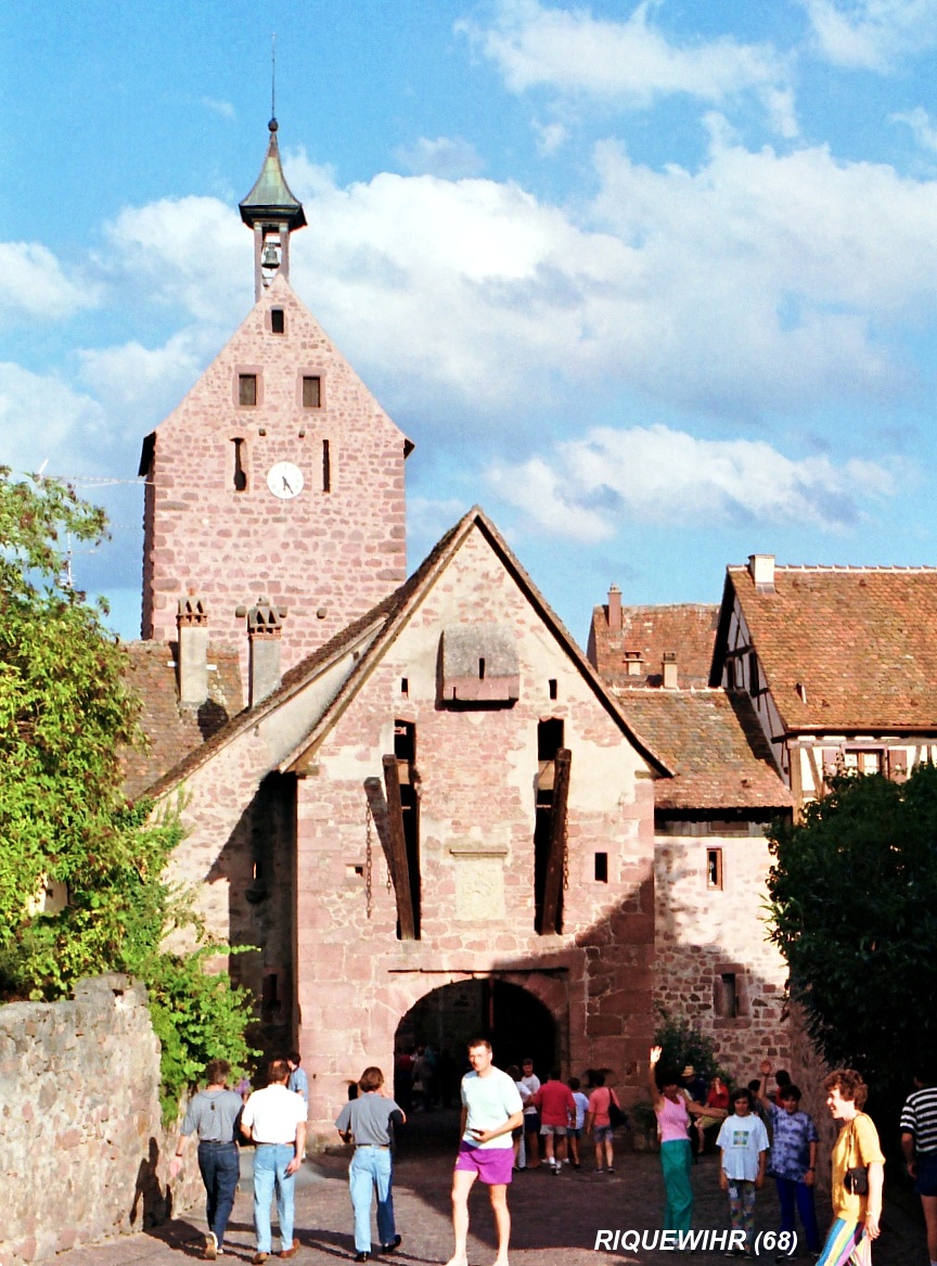 RIQUEWIHR (68, Haut-Rhin) – Obertor, la porte supérieure du XVe et la porte Dolder 