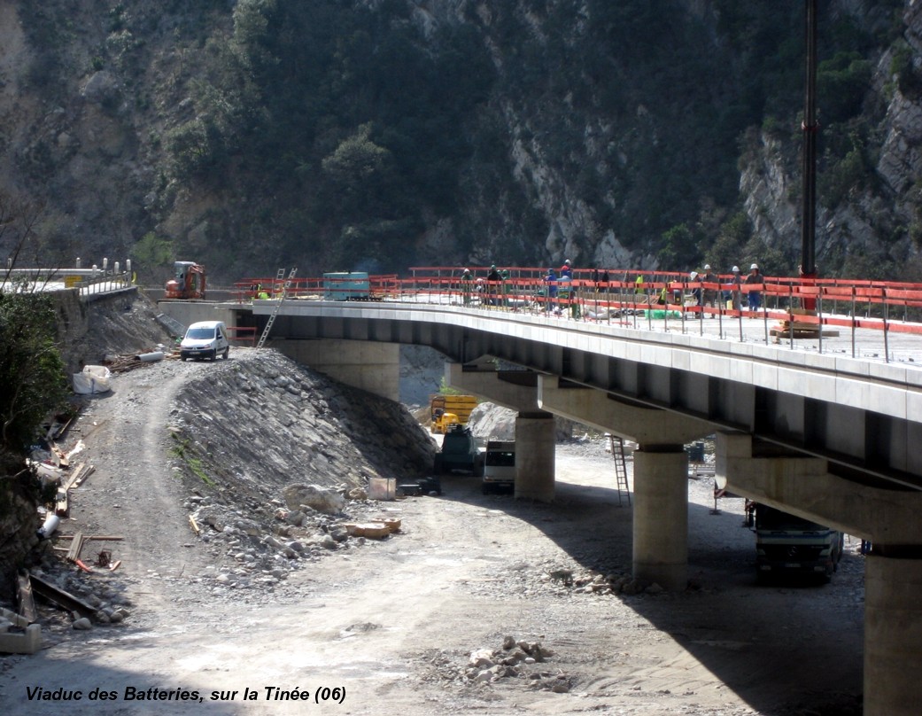 Fiche média no. 83673 UTELLE & TOURNEFORT (06, Alpes-Maritimes) – « Viaduc des Batteries », le tablier est prêt à recevoir l'étanchéité et le revêtement de chaussée