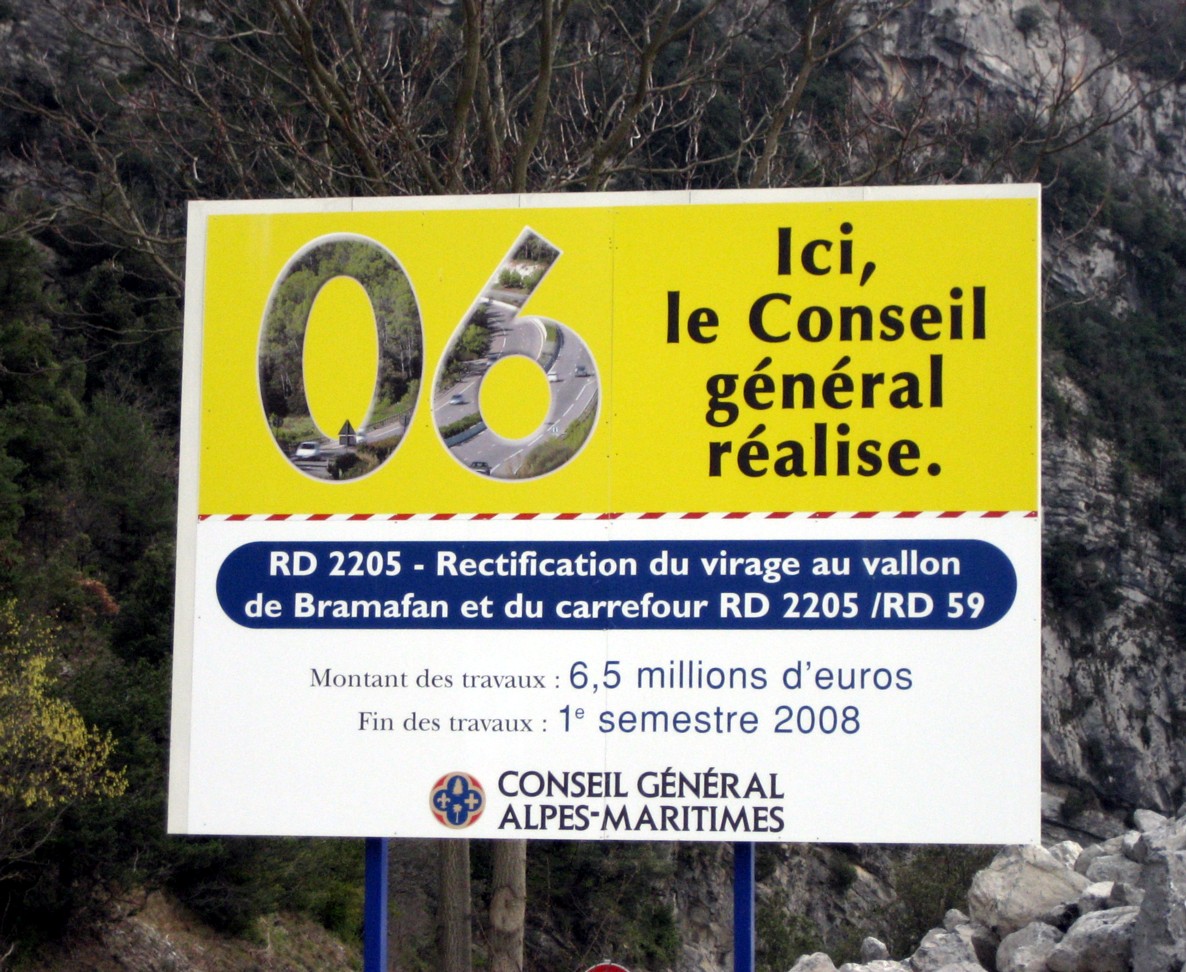 VALDEBLORE (06420, Alpes-Maritimes) – Rectification de virage et nouveau carrefour pour la RD 2205 