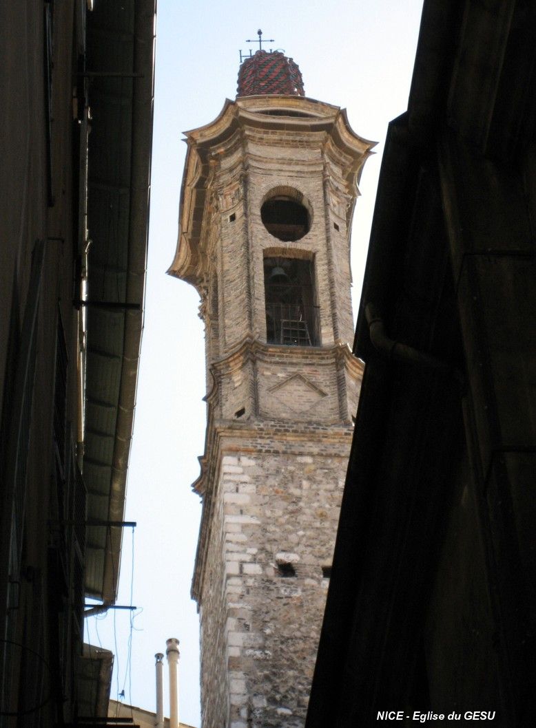 NICE (06, Alpes-Maritimes) – rue Droite, église Saint-Jacques-le-Majeur, dite église du Gesù (1612-1642), le clocher 