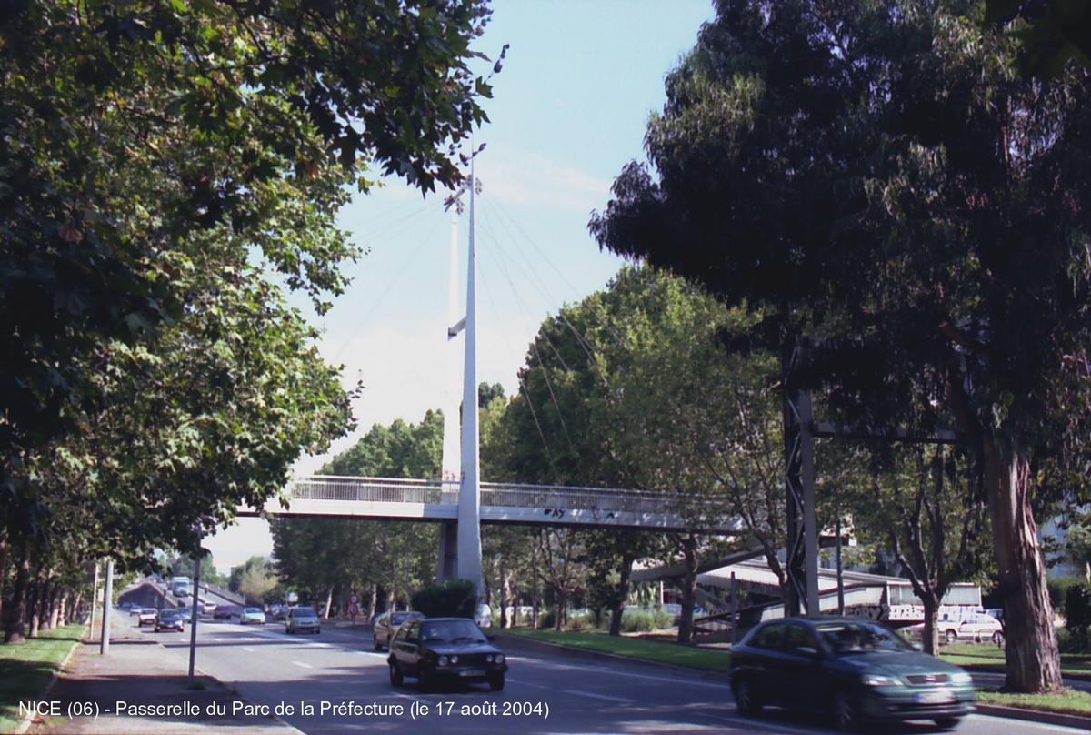 Footbridge at the «Parc de la Préfecture» on the road to Grenoble in Nice 