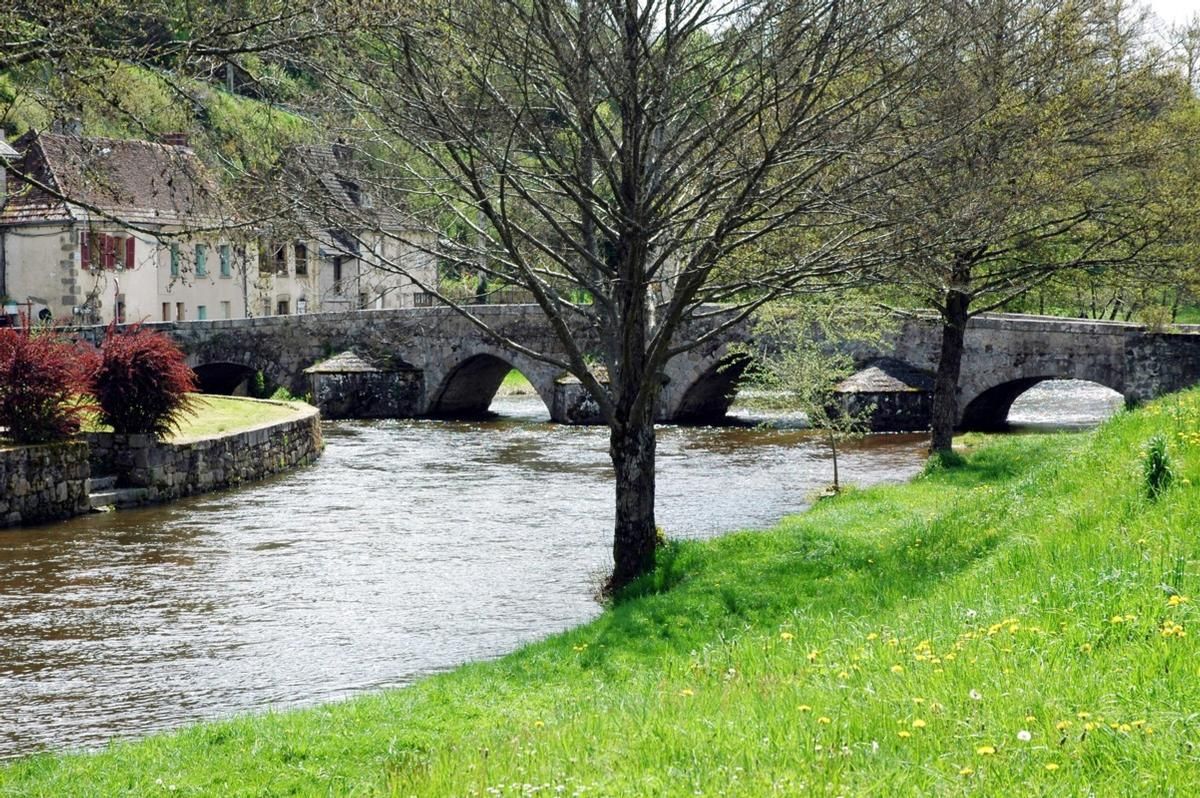 Felletin (23500, Creuse, Limousin) - le Pont Roby sur la Creuse 