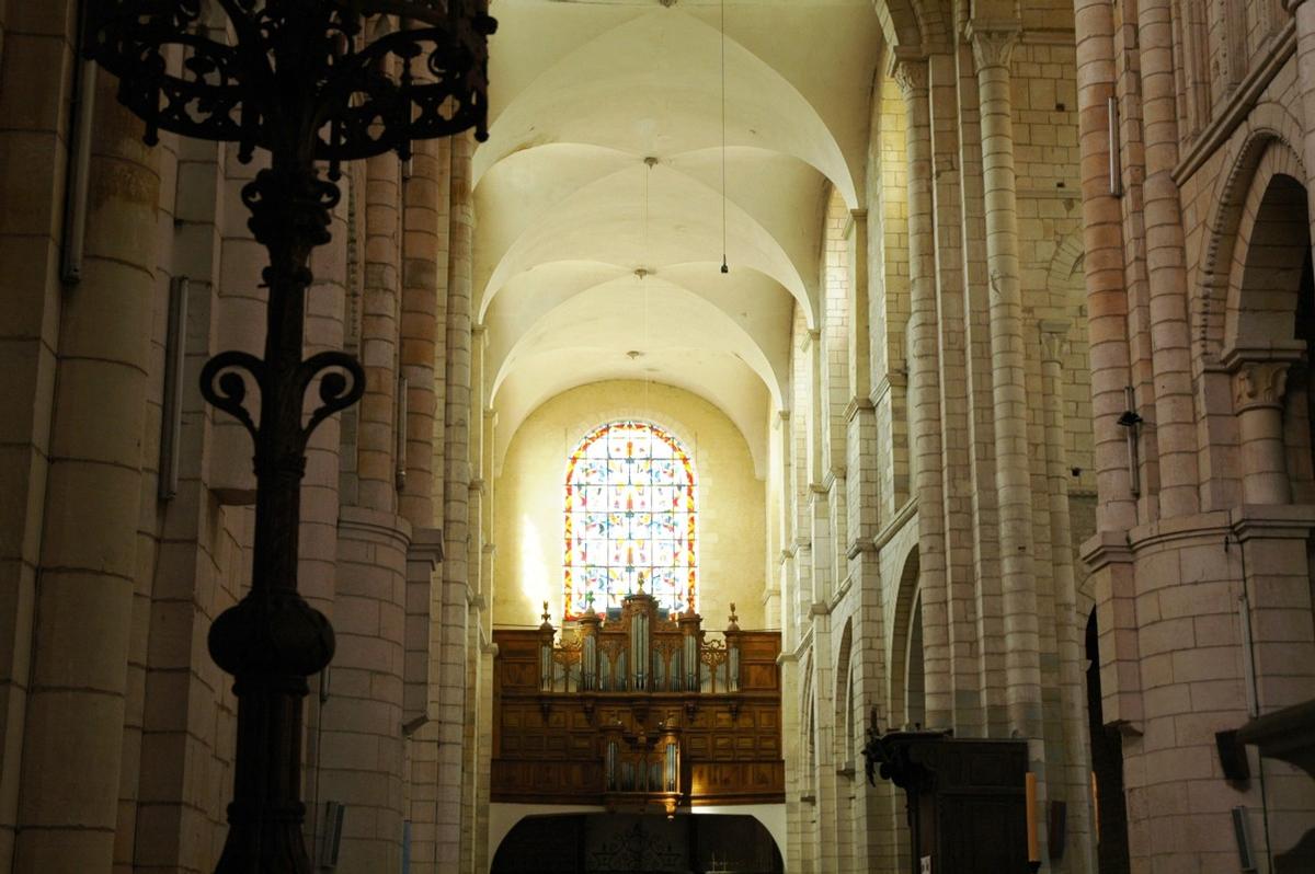 La Charité-sur-Loire (58400, Nièvre) - Eglise Notre-Dame, l'orgue en tribune du narthex La Charité-sur-Loire (58400, Nièvre) - Eglise Notre-Dame , l'orgue en tribune du narthex