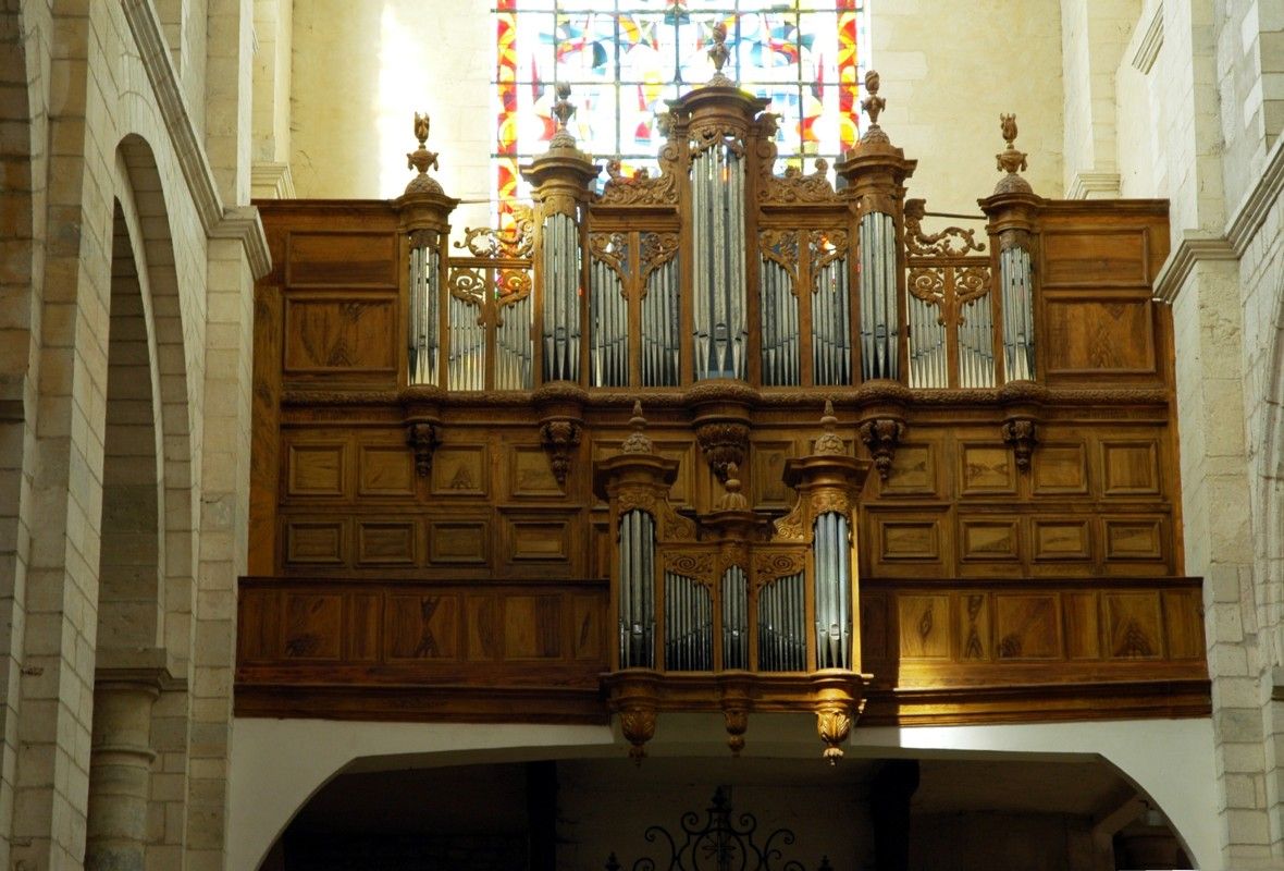 La Charité-sur-Loire (58400, Nièvre) - Eglise Notre-Dame, l'orgue en tribune du narthex La Charité-sur-Loire (58400, Nièvre) - Eglise Notre-Dame , l'orgue en tribune du narthex