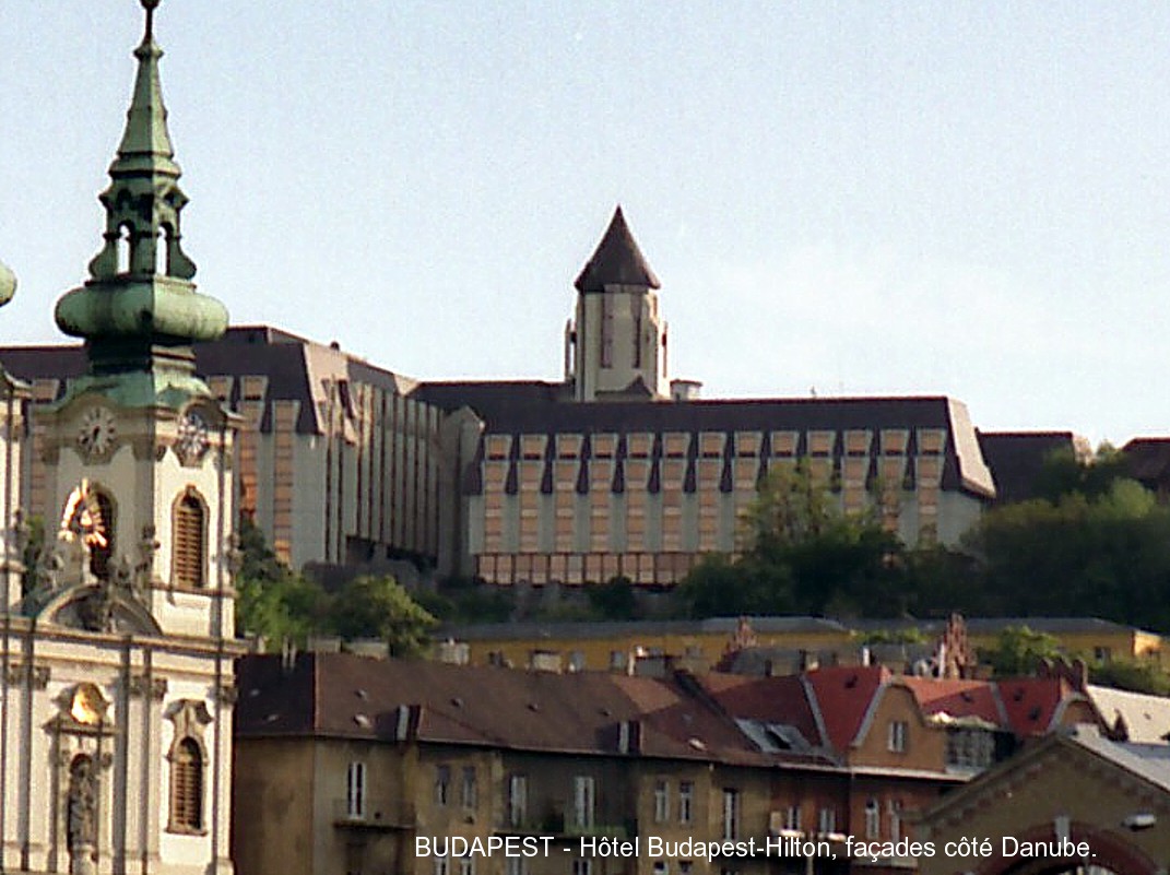 Fiche média no. 50419 BUDAPEST – Quartier du Château, Hôtel «Hilton Budapest», remarquable réalisation architecturale contemporaine avec intégration d'édifices historiques, du XIIIe pour les plus anciens