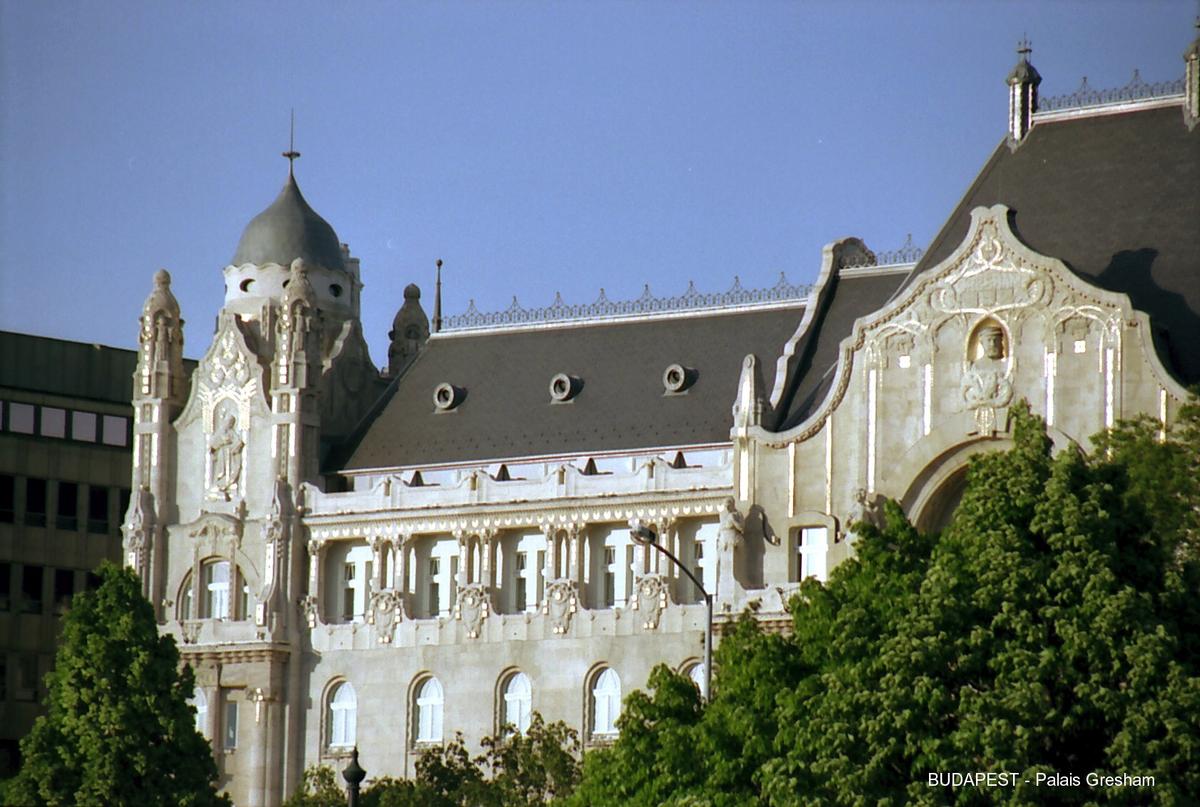 Fiche média no. 50413 BUDAPEST – Le Palais Gresham, ce chef-d'ooeuvre de l'Art-nouveau, achevé en 1907, entièrement rénové, est depuis peu le «Gresham Palace Hôtel»