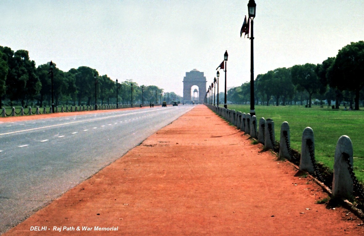 New Delhi - Raj Path Avenue and India Gate 