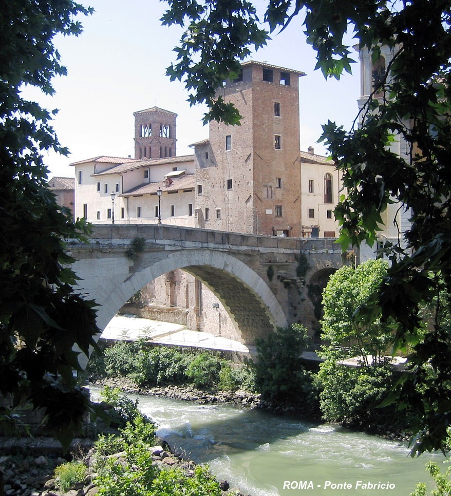 ROME – Pont Fabrice, relie la rive gauche du Tibre à l'Isola Tiberina 