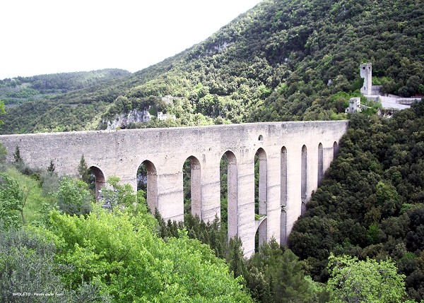 SPOLETE (Ombrie, Pérouse) – PONTE delle TORRI, pont-aqueduc du 14e siècle 