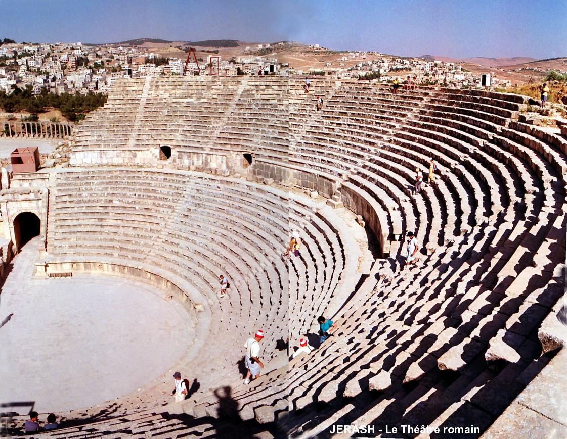 Fiche média no. 57305 JERASH (JARASH) – Ancienne GERASA, l'une des dix cités de la Décapole héllenistique, le Théâtre sud, construit au Ie siècle, pouvait accueillir 5 000 spectateurs
