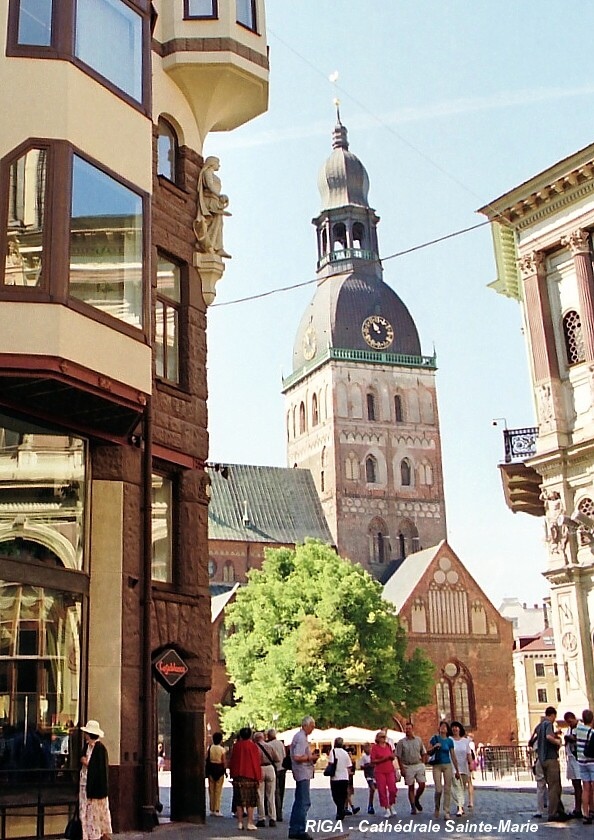 RIGA – Cathédrale Sainte-Marie (Dom), construction de style gothique, en briques rouges 