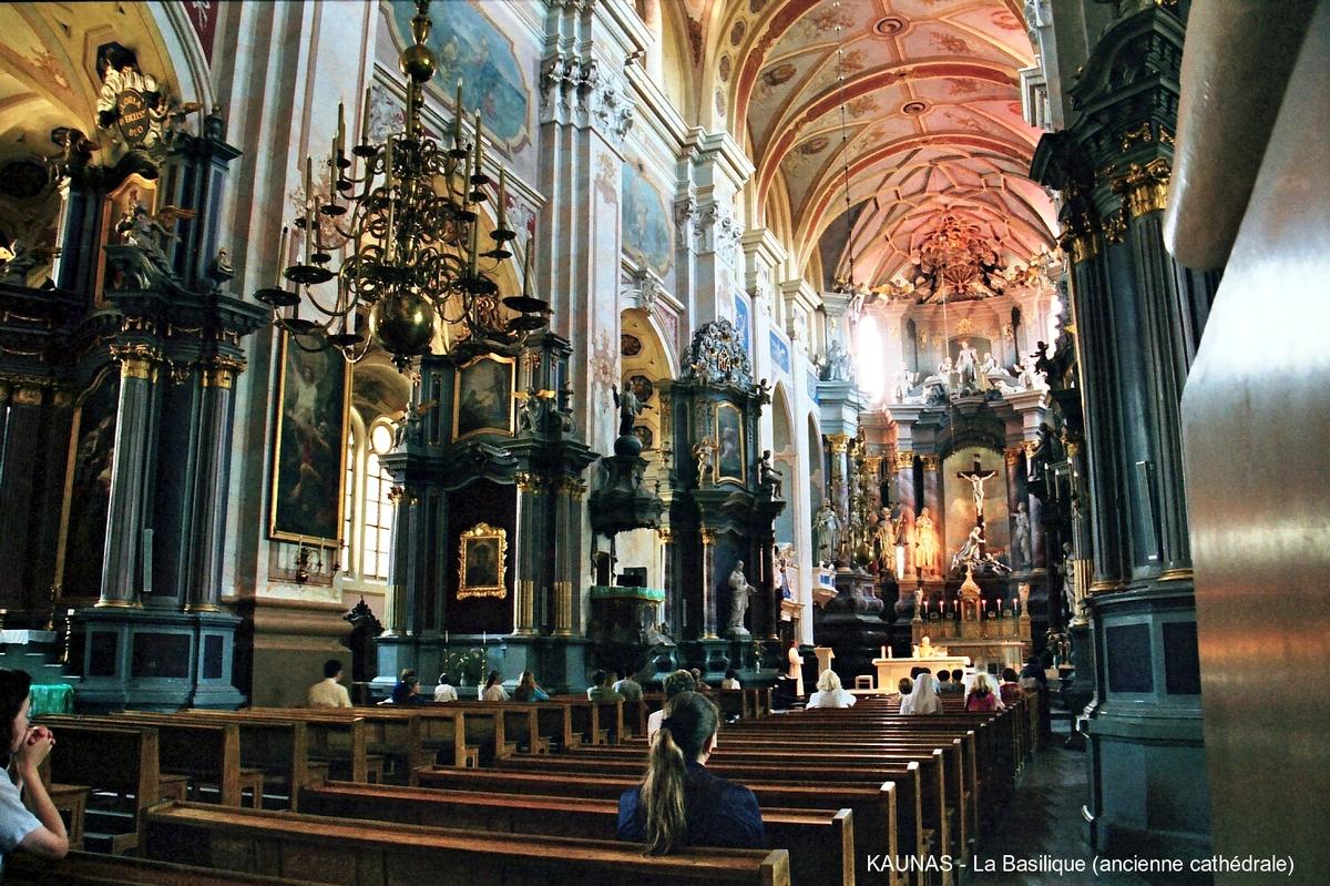 KAUNAS – La Basilique, cette ancienne cathédrale a été construite principalement du XVe au XVIIe 