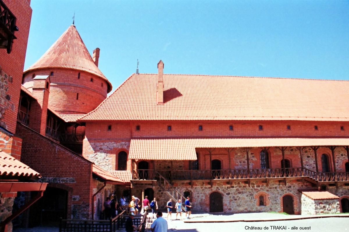 Château de TRAKAI – Construit, principalement au XVe, sur une île du lac de Galve (ouest de Vilnius) 