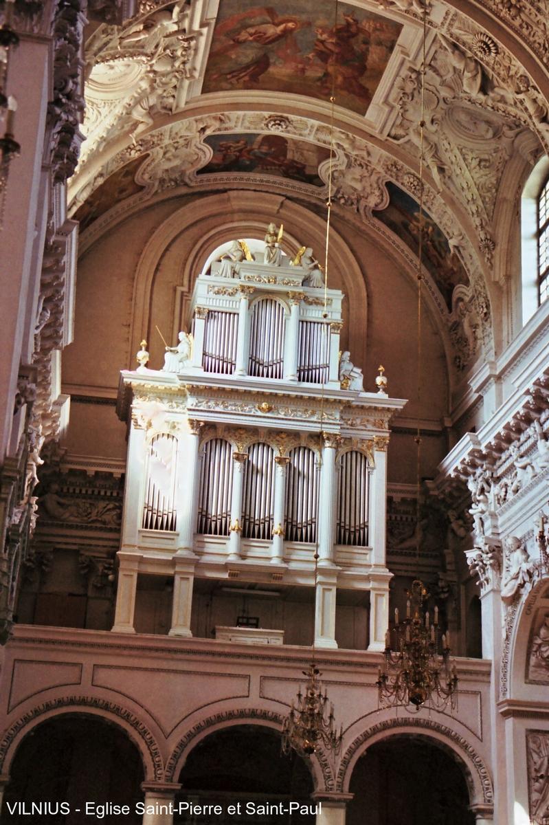 Fiche média no. 50201 VILNIUS – Eglise Saint-Pierre et Saint-Paul, construite au XVIIe, c'est le plus bel édifice baroque de la ville, 2000 personnages en stuc décorent l'intérieur