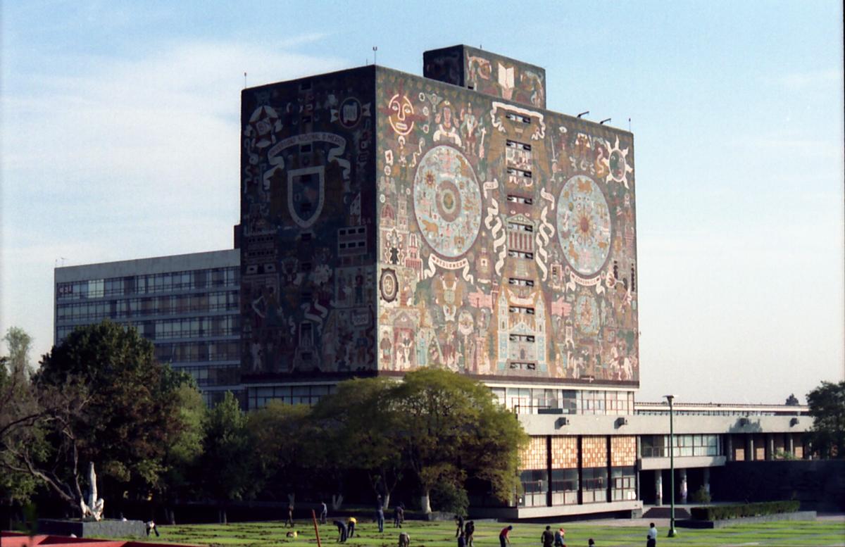 Bibliothèque de l'Université Nationale de Mexico. (la fondation de cette Université remonte au 16e siècle) 