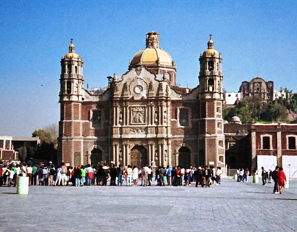 Fiche média no. 133469 MEXICO - Ancienne basilique N-D de Guadalupe , en travaux de consolidation. A particulièrement souffert lors du tremblement de terre de 1985