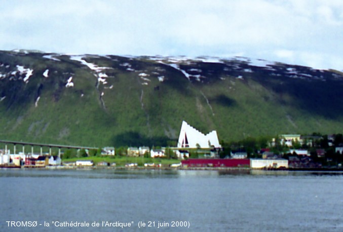 TROMSØ (Troms) – La «Cathédrale de l'Arctique»,au quartier de Tromsdalen.(construite en 1965) 