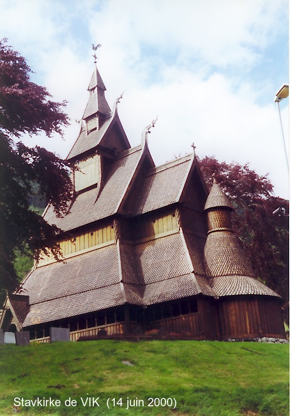 VIK (Sogn og Fjordane) - HOPPERSTAD STAVKIRKE, église en «bois debout» du 12e siècle 