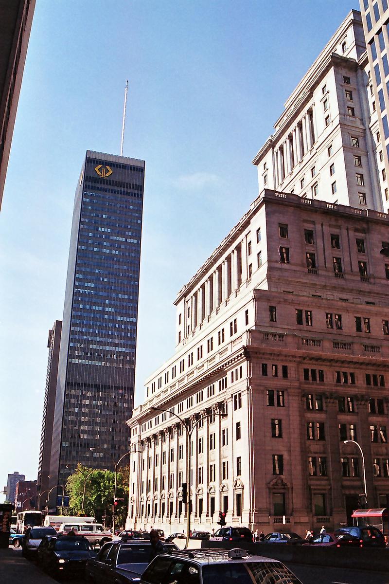 Fiche média no. 62737 MONTREAL (Montréal) – Edifice « Sun Life », structure d'acier revêtue de granit blanc. En 1933, c'était le plus grand édifice de tout l'Empire britannique