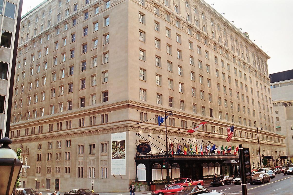 MONTREAL (Montréal) – Hôtel « Ritz-Carlton » (rue Sherbrooke W), palace en pierre calcaire de style néo-Renaissance, édifié en 1912 