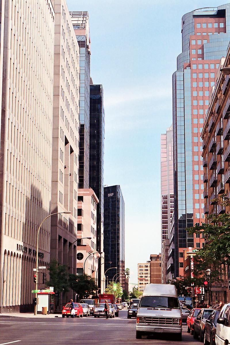 MONTREAL (Montréal) – Edifice « Place Montréal Trust », façade sur le Boulevard de Maisonneuve 