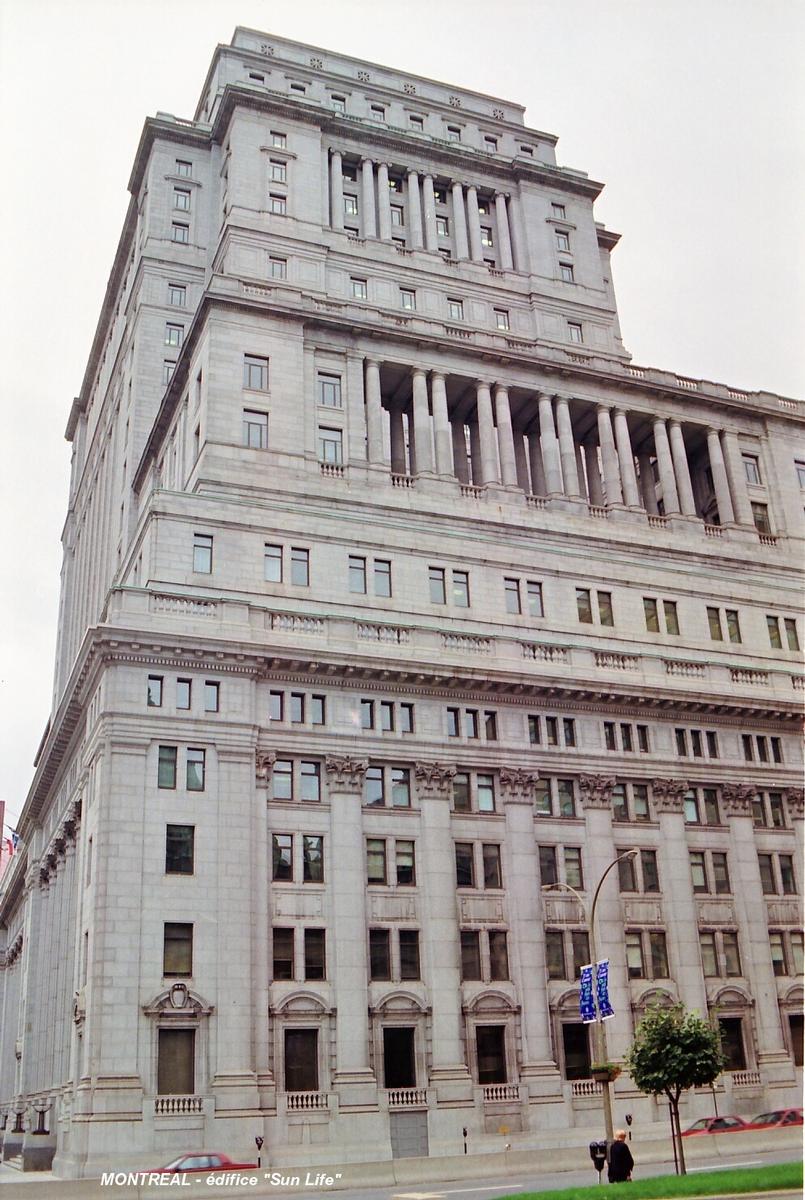 Fiche média no. 62740 MONTREAL (Montréal) – Edifice « Sun Life », structure d'acier revêtue de granit blanc. En 1933, c'était le plus grand édifice de tout l'Empire britannique