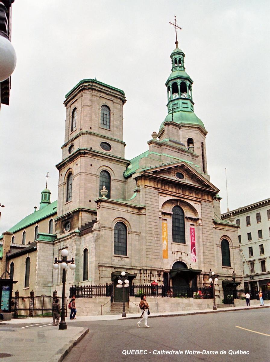 Fiche média no. 67189 QUEBEC (Région Capitale-Nationale) – Basilique-Cathédrale « Notre-Dame de Québec », c'est la plus ancienne cathédrale d'Amérique du Nord. La façade néo-classique est de 1843 (architecte Thomas Baillargé). L'église a été reconstruite à l'identique en 1930, après un incendie en 1922