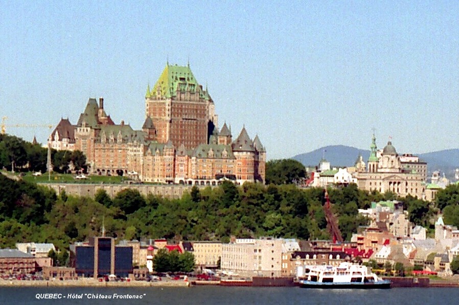 QUEBEC (Capitale-Nationale) – Hôtel « Château Frontenac », vu de Lévis (rive droite du Saint-Laurent) 