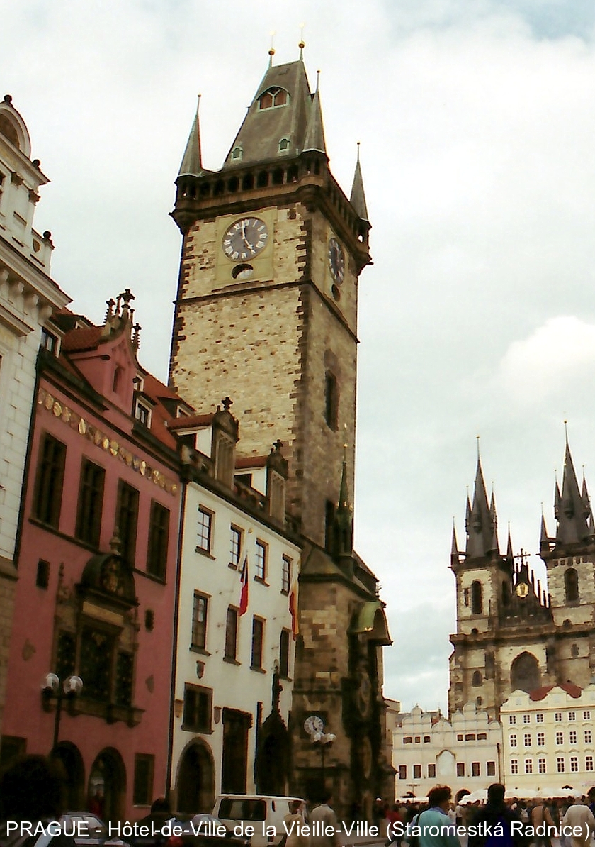 Fiche média no. 51119 PRAGUE – Beffroi de l'Hôtel-de-Ville (Staromĕstká radnice) de la Vieille-Ville, cette tour de 69m arbore une horloge astronomique du 15e siècle