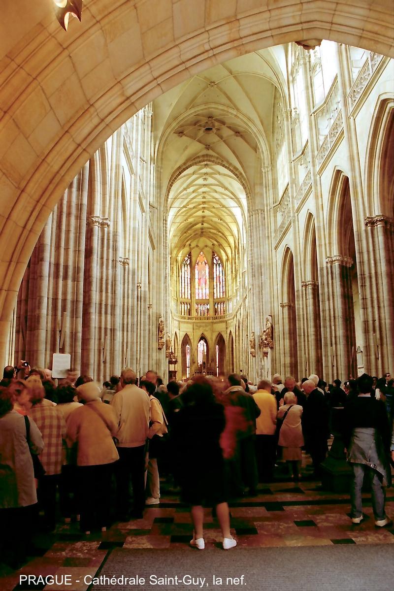 Fiche média no. 51589 PRAGUE – Le Château –La Cathédrale Saint-Guy (katadrála Sv.Vita), c'est la plus grande cathédrale du pays. Commencée en 1344, sa construction s'est achevée en 1929 sur la façade ouest