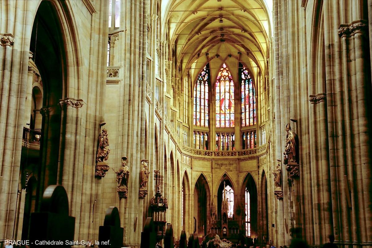 Fiche média no. 51590 PRAGUE – Le Château –La Cathédrale Saint-Guy (katadrála Sv.Vita), c'est la plus grande cathédrale du pays. Commencée en 1344, sa construction s'est achevée en 1929 sur la façade ouest
