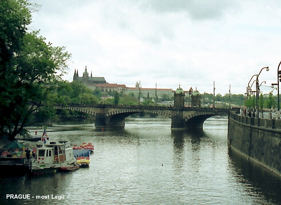 PRAGUE – Pont Legií (most Legií), sur la Vltava 