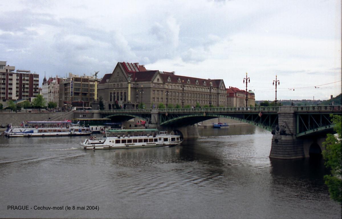 PRAHA (PRAGUE) - Cechuv-most (Le «Pont Tchèque»), sur la Vltava (la Moldau) 